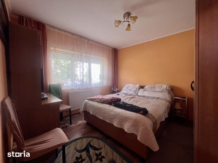 Apartament cu 3 camere decomandat în Soarelui