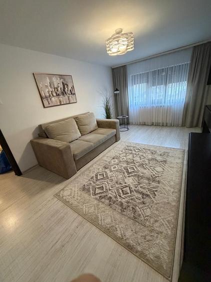 Apartament cu 2 camere decomandat în Trocadero