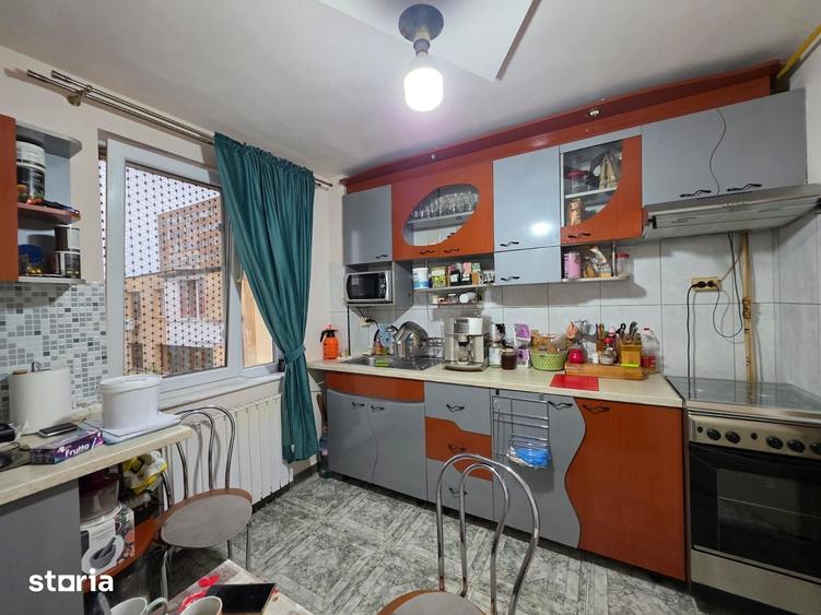 Apartament cu 3 camere decomandat, mobilat în Central