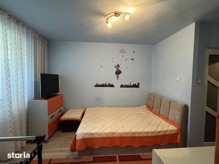 Apartament cu 3 camere semidecomandat în Central