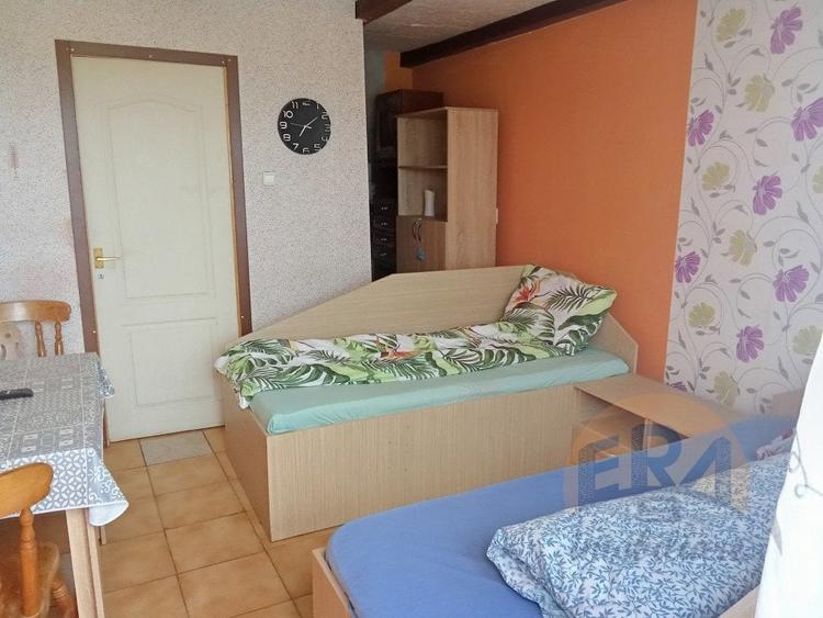 Casă individuală cu 9 camere cu Canalizare în Săcădat
