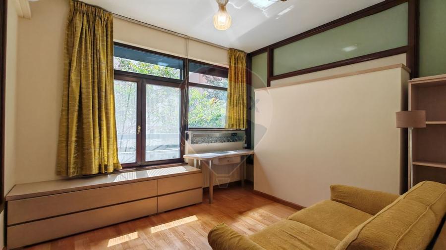 Apartament cu 3 camere decomandat, mobilat în Arcul de Triumf