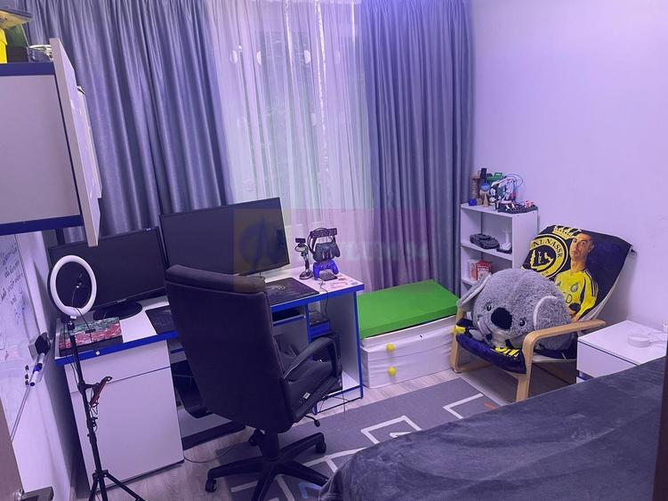 Apartament cu 3 camere decomandat în P-ța Reșița