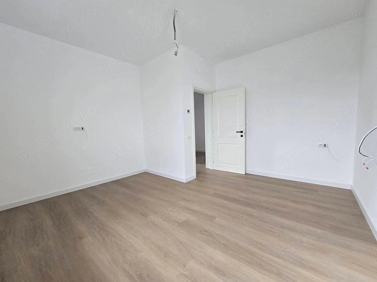 Casă cu 5 camere cu Teren 444 Mp în Dobroești
