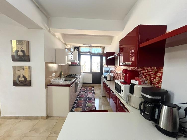 Apartament cu 4 camere decomandat, mobilat în P-ța Alba Iulia