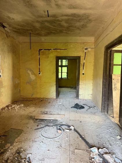 Casă cu 4 camere în Stâna