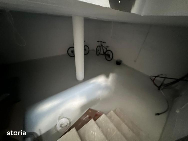 Casă cu 6 camere cu Teren 1000 Mp în Șendreni