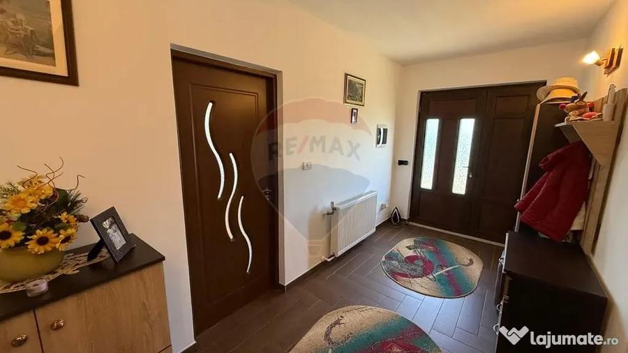 Casă cu 3 camere cu Teren 1667 Mp în Răcoasa