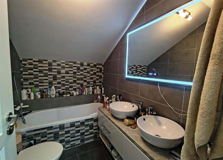 Casă individuală cu 5 camere cu Canalizare în Moara