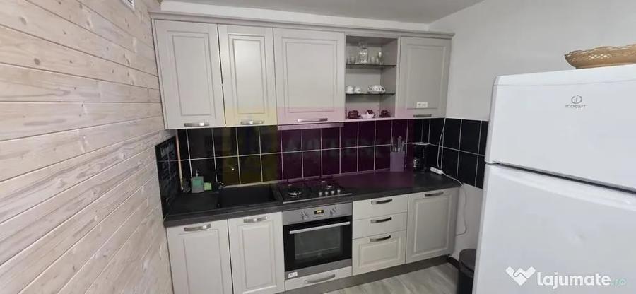 Casă cu 8 camere cu Teren 400 Mp în Zamora