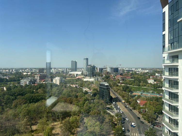 Apartament cu 4 camere decomandat în Floreasca