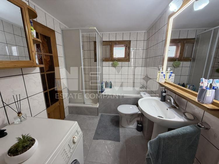 Casă individuală cu 5 camere cu Canalizare în Central