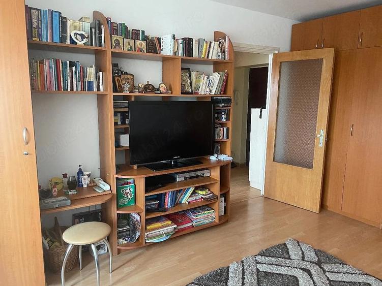 Apartament cu 2 camere decomandat în Victoriei