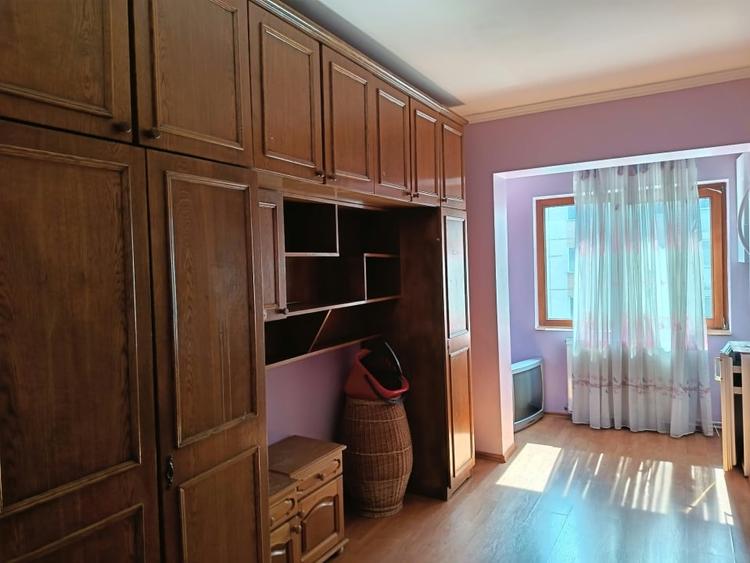 Apartament cu 3 camere decomandat, mobilat în Republicii