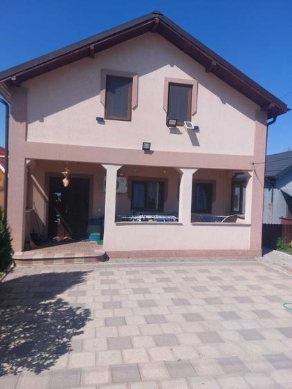 Casă cu 3 camere cu Teren 1000 Mp în Central