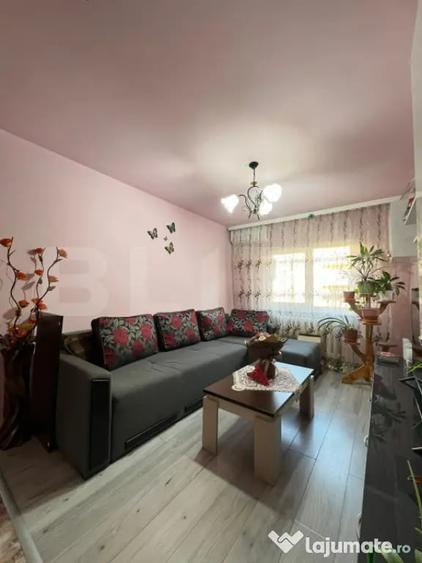 Apartament cu 4 camere decomandat, mobilat în Central