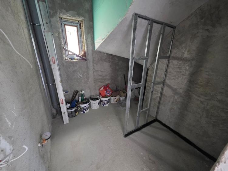 Casă individuală cu 5 camere cu Canalizare în Fundeni