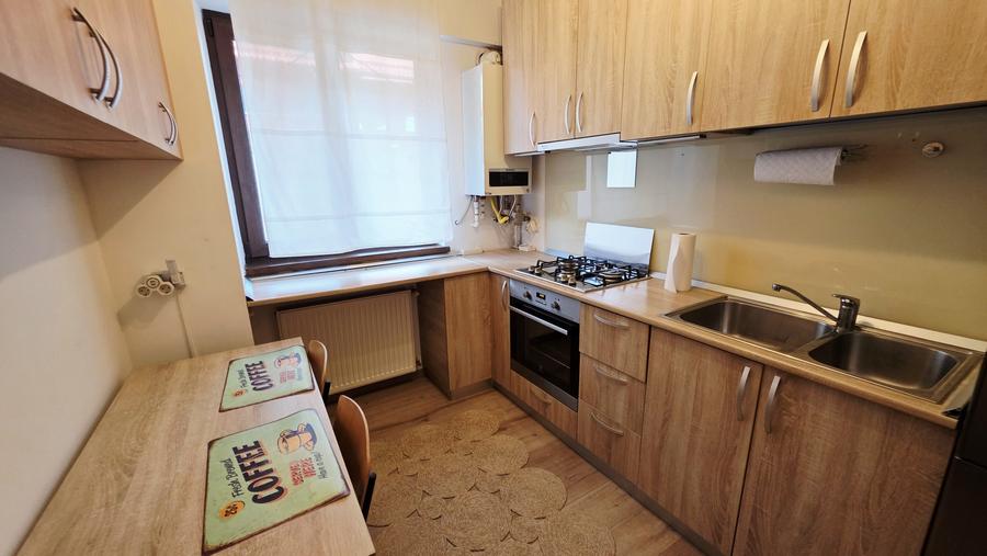 Apartament cu 2 camere semidecomandat, mobilat în Nord