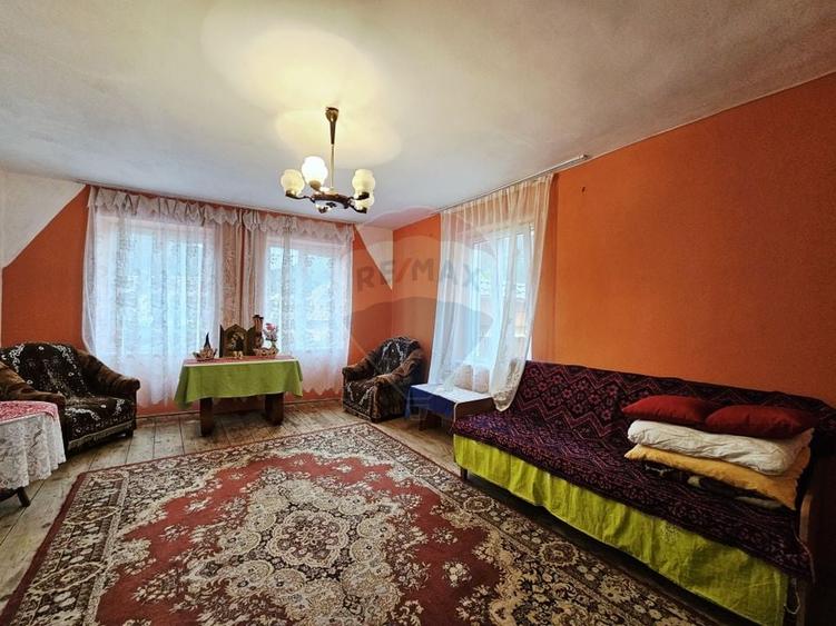 Casă individuală cu 5 camere cu Teren 141 Mp în Central