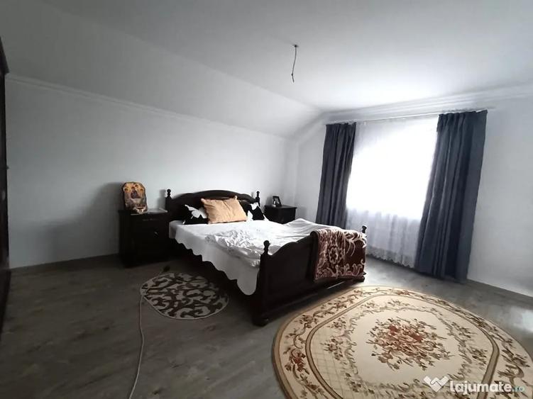 Casă cu 6 camere cu Teren 1000 Mp în Șcheia