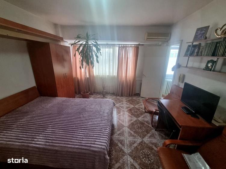 Garsonieră decomandată în Casa de Cultură