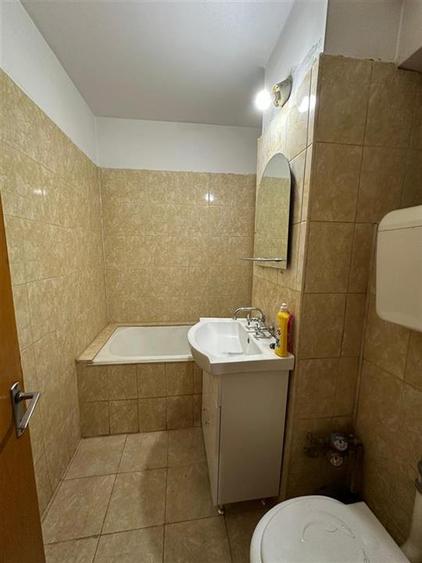 Apartament cu 3 camere decomandat în B-dul București