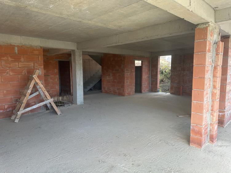 Casă cu 4 camere în Moara de Vânt