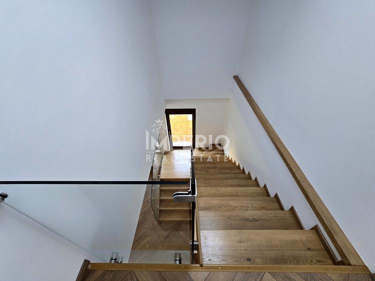 Duplex cu 5 camere cu Canalizare în Gruia