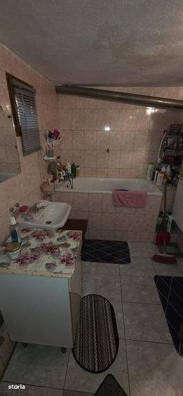 Casă cu 4 camere decomandat în Central
