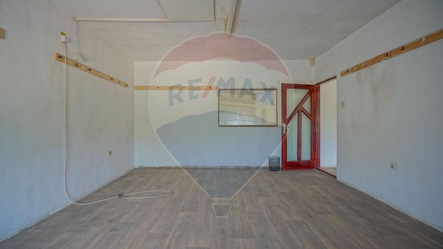 Spațiu industrial, de 794 mp, în Periferie