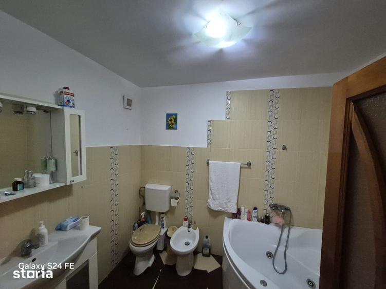 Apartament cu 4 camere decomandat în Calea Romanului