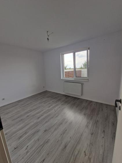 Duplex cu 3 camere cu Canalizare în Central
