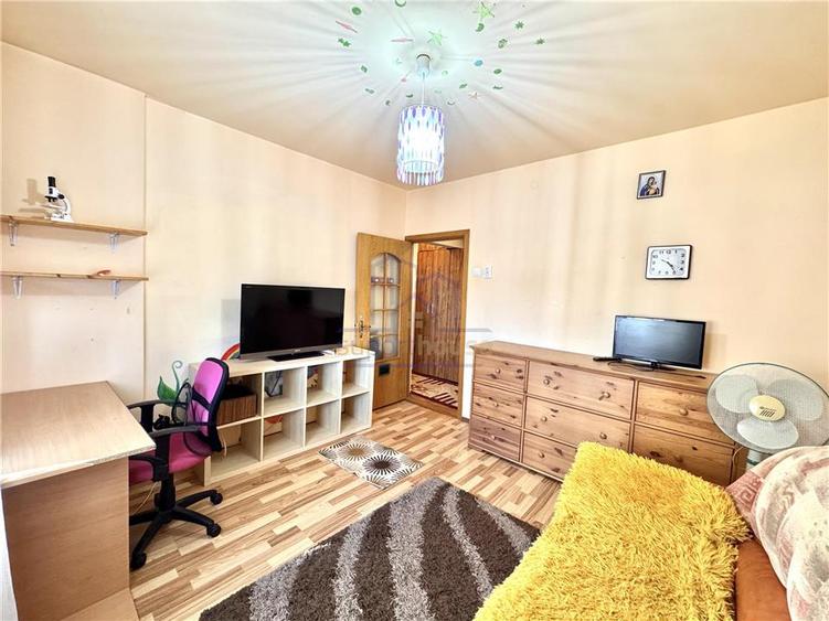 Apartament cu 3 camere decomandat în Cantacuzino