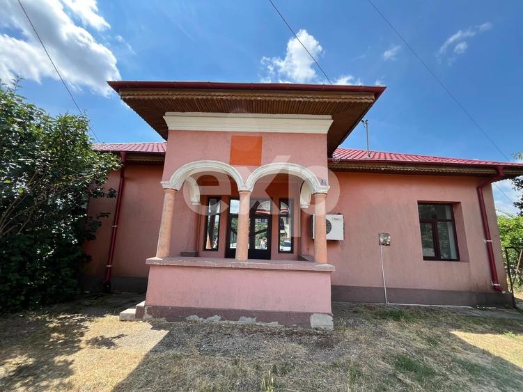 Casă în centrul comunei Corbii Mari | Ideală pentru birouri, cabinet sau locuit - 1