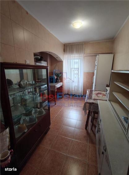 Apartament cu 3 camere decomandat în Alexandru cel Bun