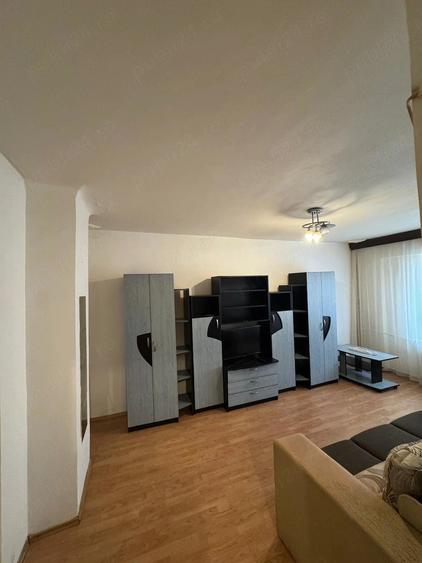 Garsonieră decomandată în Malu Roșu