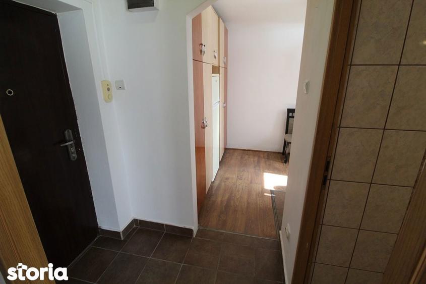 Garsonieră decomandată în Central