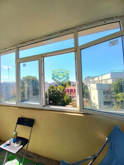 Apartament cu 4 camere decomandat, mobilat în Băneasa