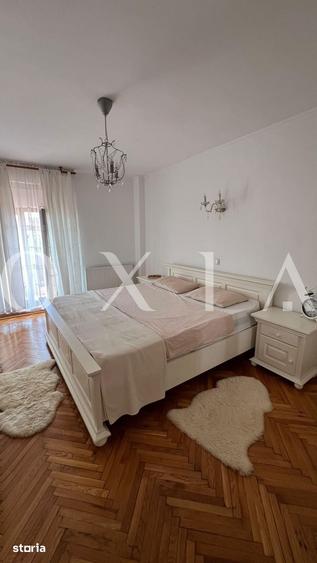 Apartament cu 4 camere decomandat în Girocului