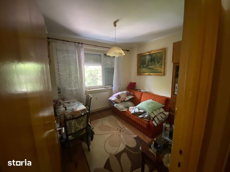 Apartament cu 3 camere semidecomandat în Vatra Luminoasă