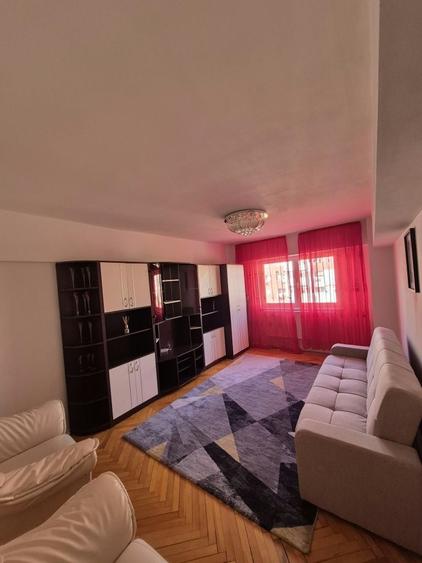 Apartament cu 2 camere decomandat în Micro 17