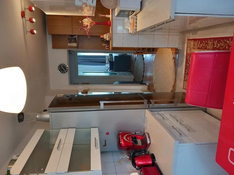 Apartament cu 3 camere decomandat în Lenin