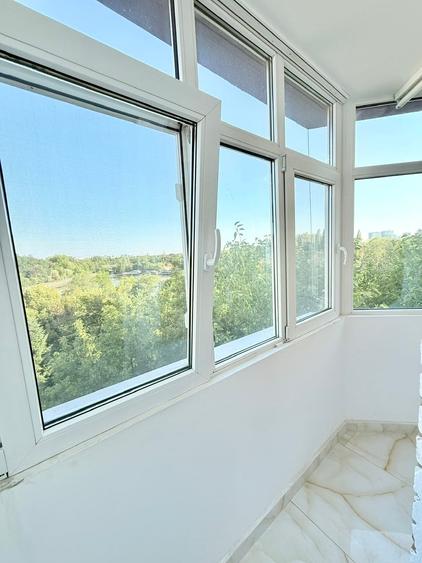 Apartament cu 3 camere semidecomandat în Băneasa