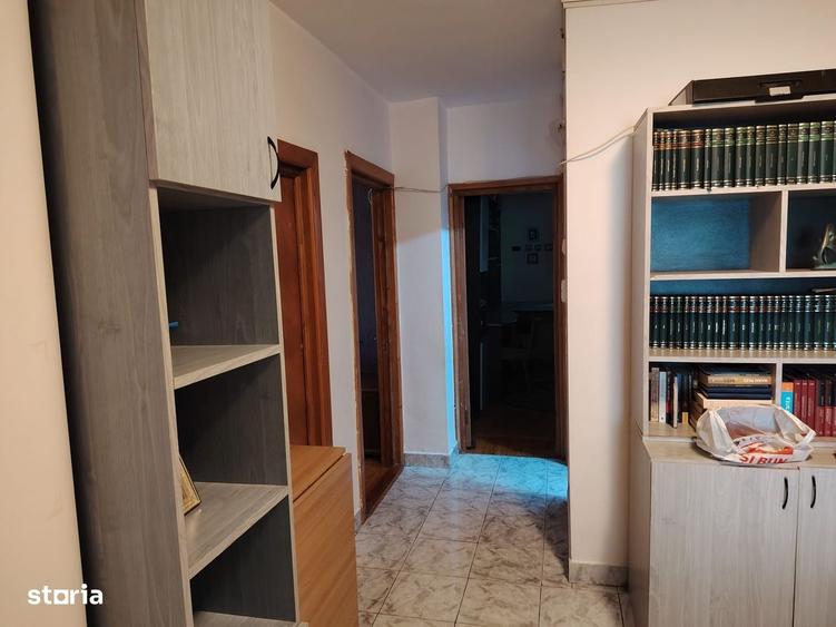 Apartament cu 3 camere, mobilat în Central