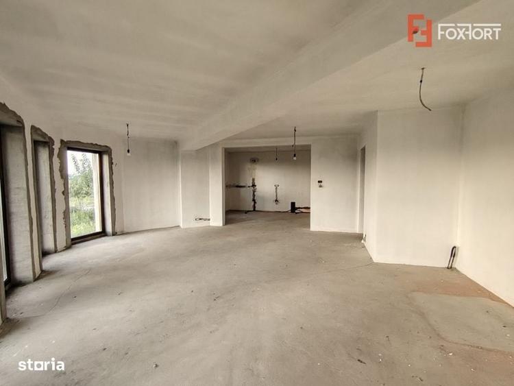 Casă cu 4 camere în Sânandrei