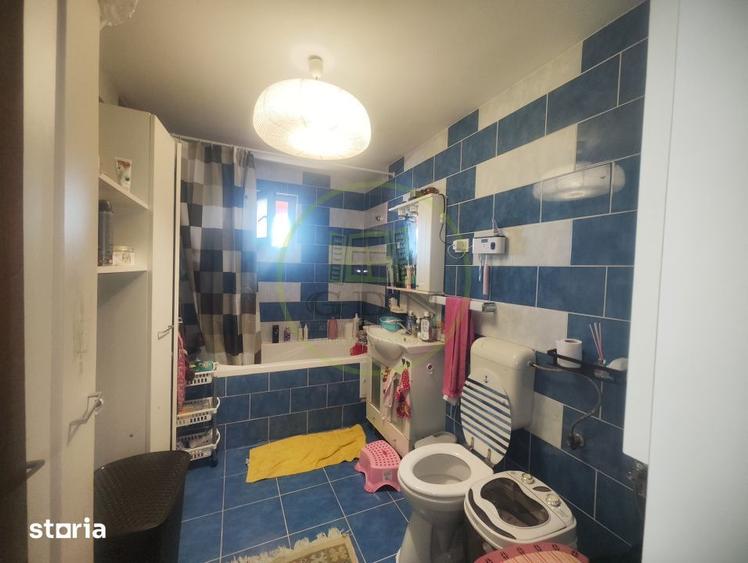 Casă cu 6 camere cu Teren 400 Mp în Podari