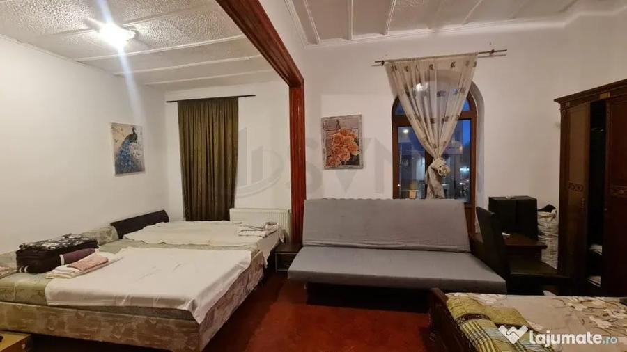 Casă cu 5 camere cu Teren 226 Mp în Central