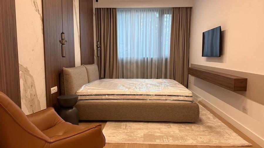 Apartament cu 4 camere semidecomandat, mobilat în Aviatorilor