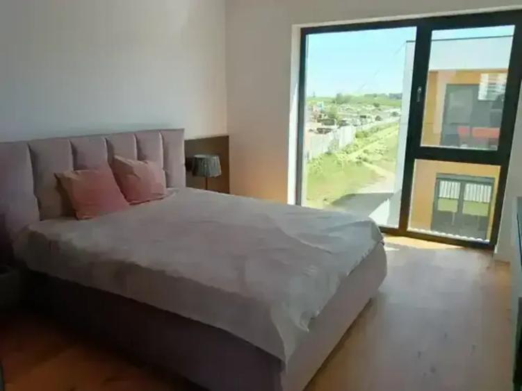 Apartament cu 4 camere semidecomandat în Pipera