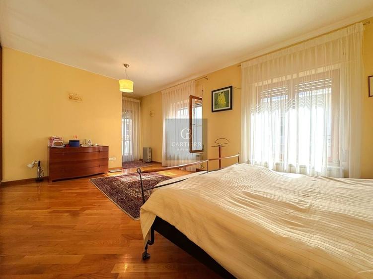 Apartament cu 10 camere decomandat în P-ța Dorobanți